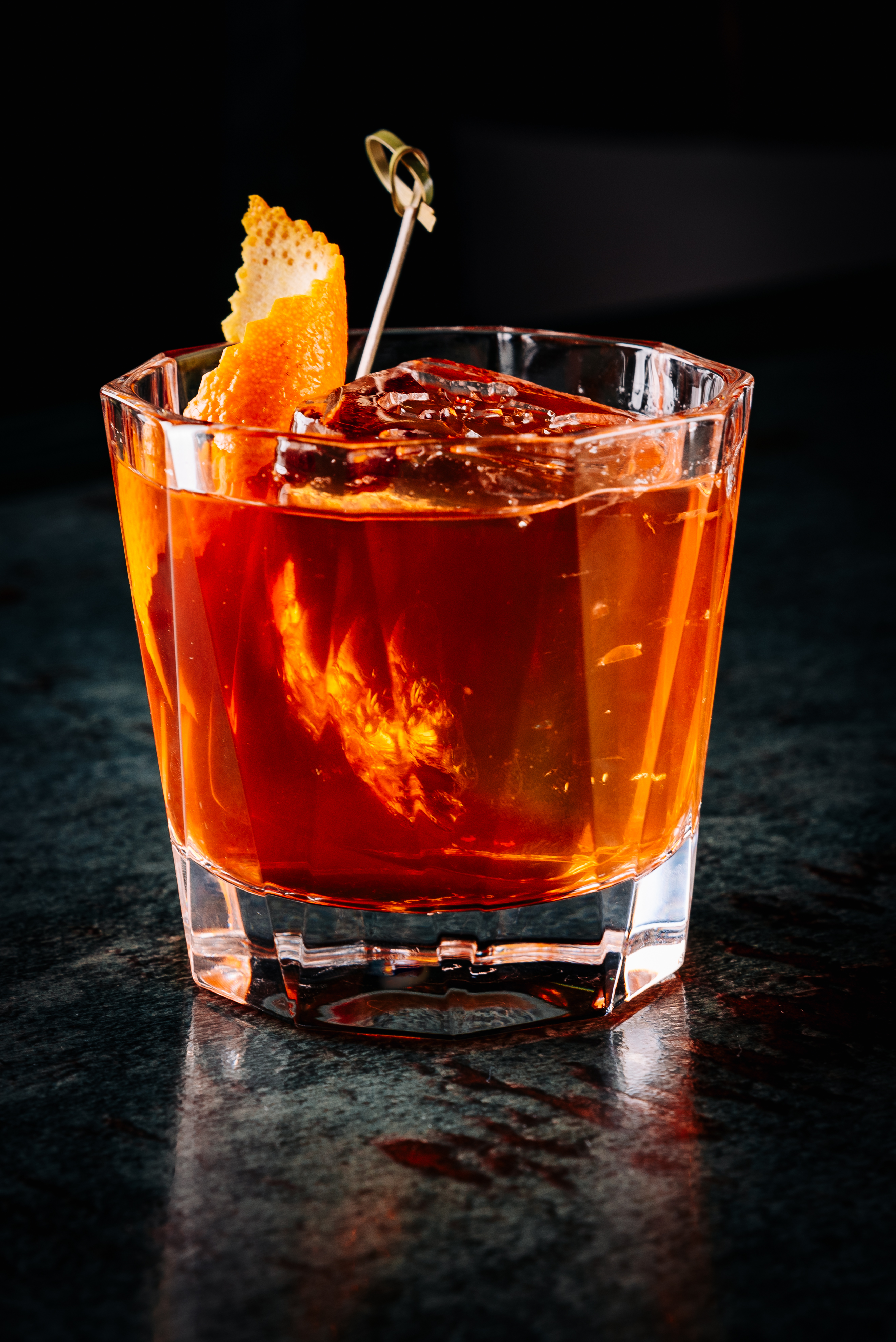 <span style="font-weight: 700;">Old-Fashioned</span><br>(Виски, тростниковый сахар, горький биттер)