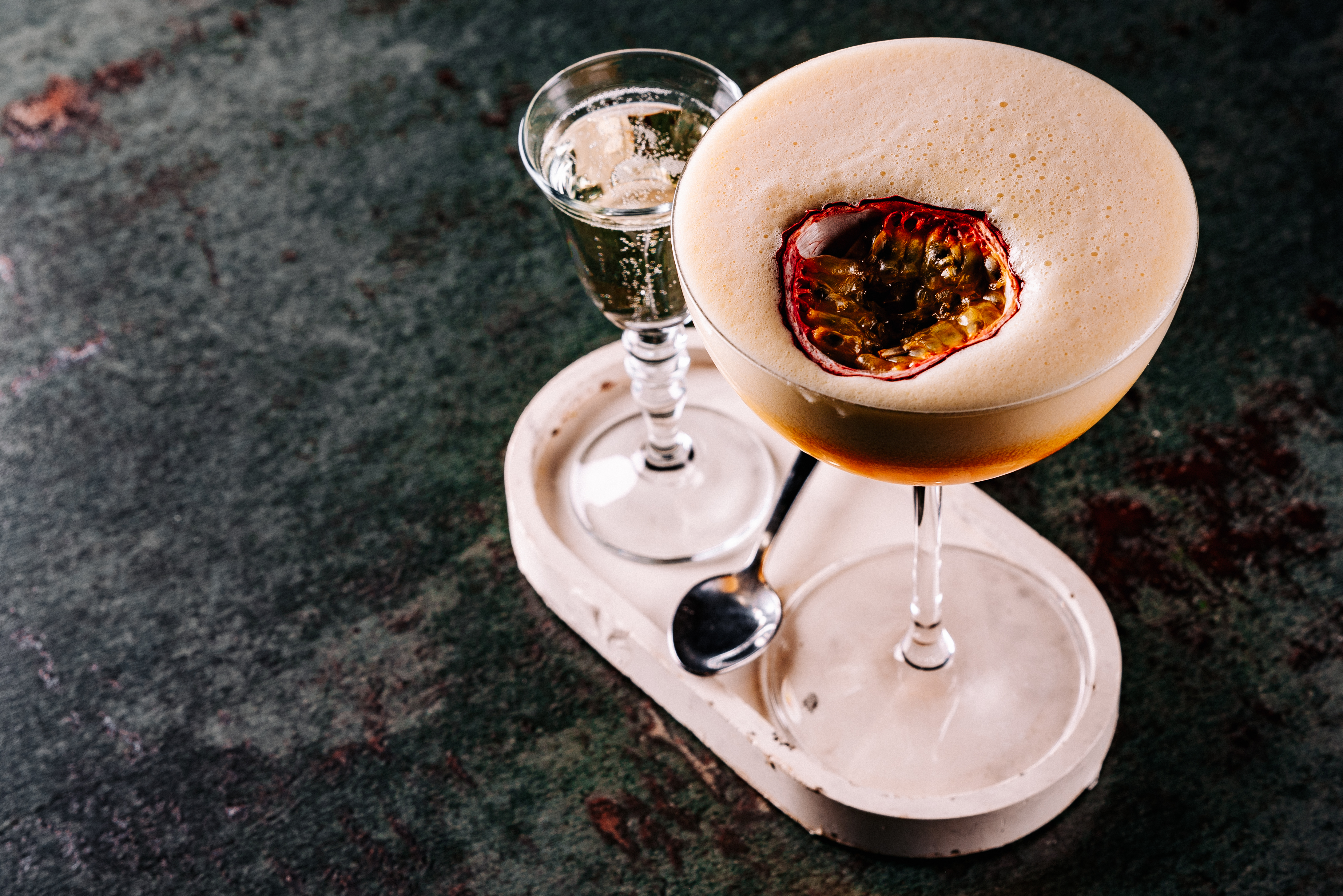 <span style="font-weight: 700;">Porn Star Martini</span><br>(Ванильная водка, свежая маракуйя, лимон, игристое)