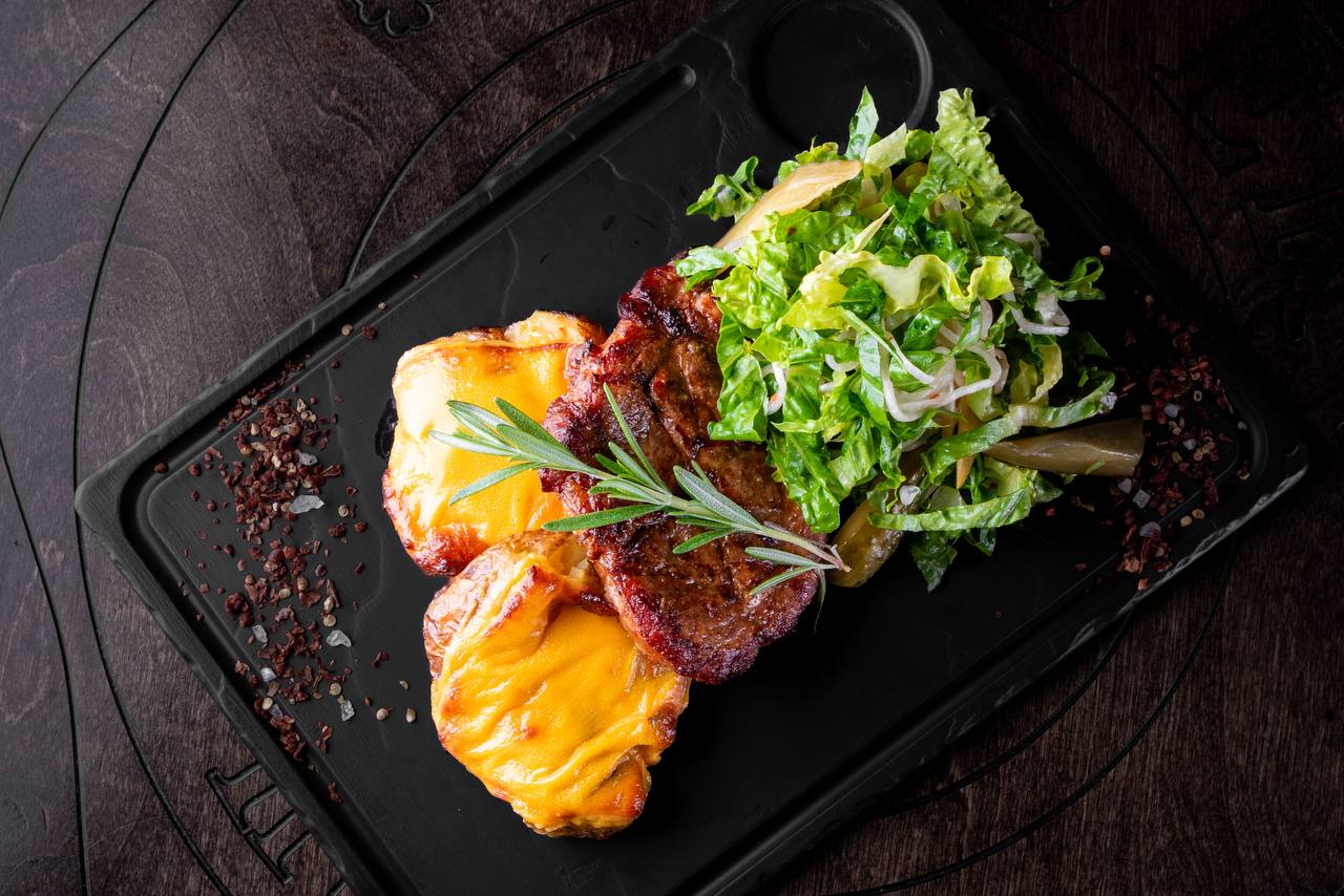 Свиная шея гриль с печенным картофелем<br>510гр.