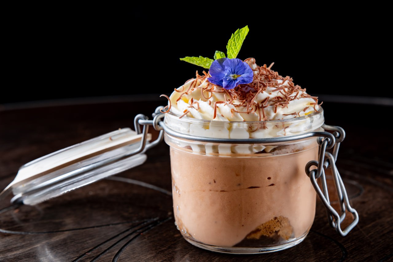 <span color-type="color" style="color:    #ffffff">Тирамису с шоколадным кремом&nbsp;<br>200 гр.</span>