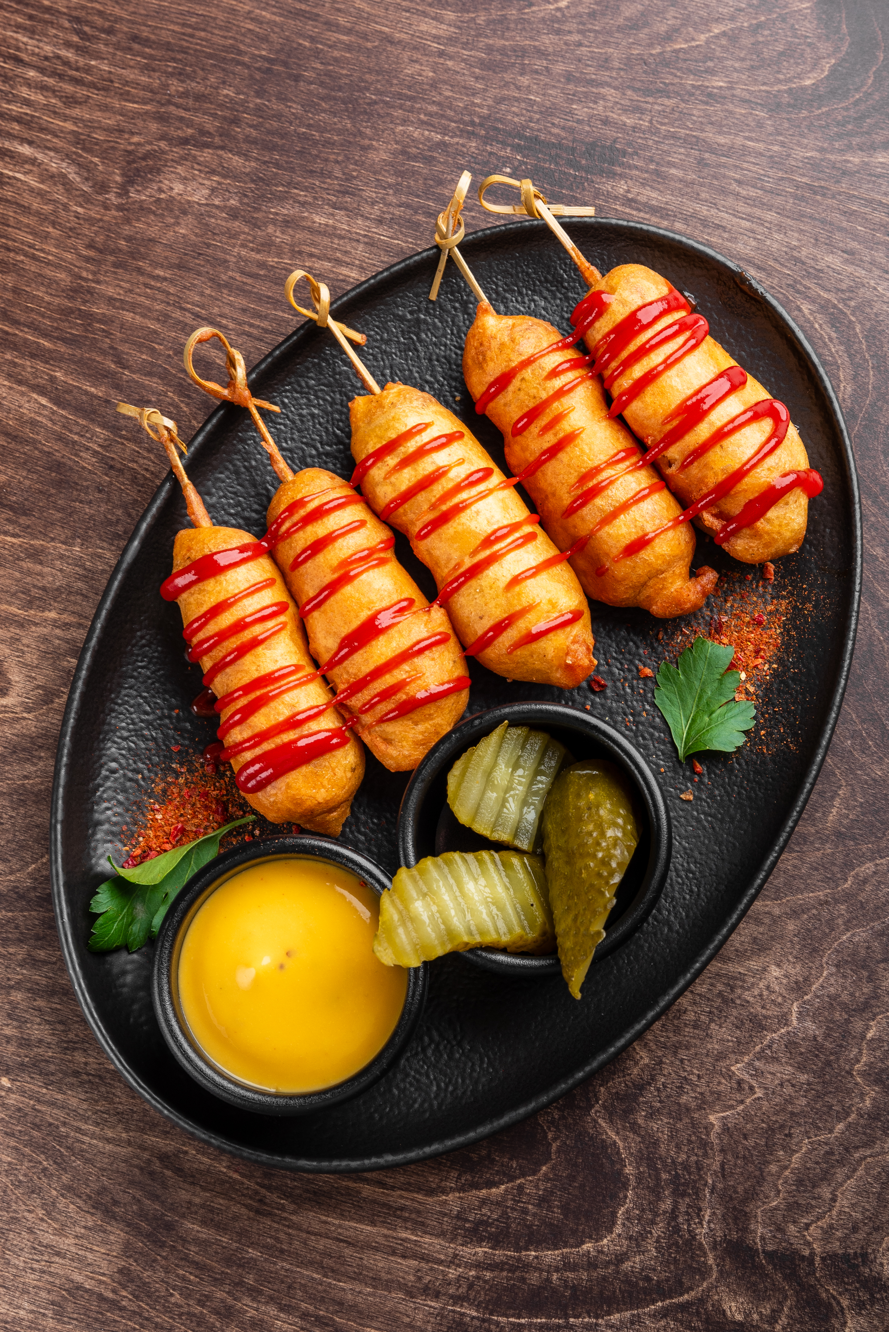 <span color-type="color" style="color:     #ffffff"><span>Корн-доги</span></span>