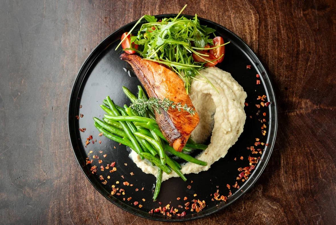 <span color-type="color" style="color:  rgb(255, 255, 255)">Стейк из лосося<br>410 гр.<br></span>