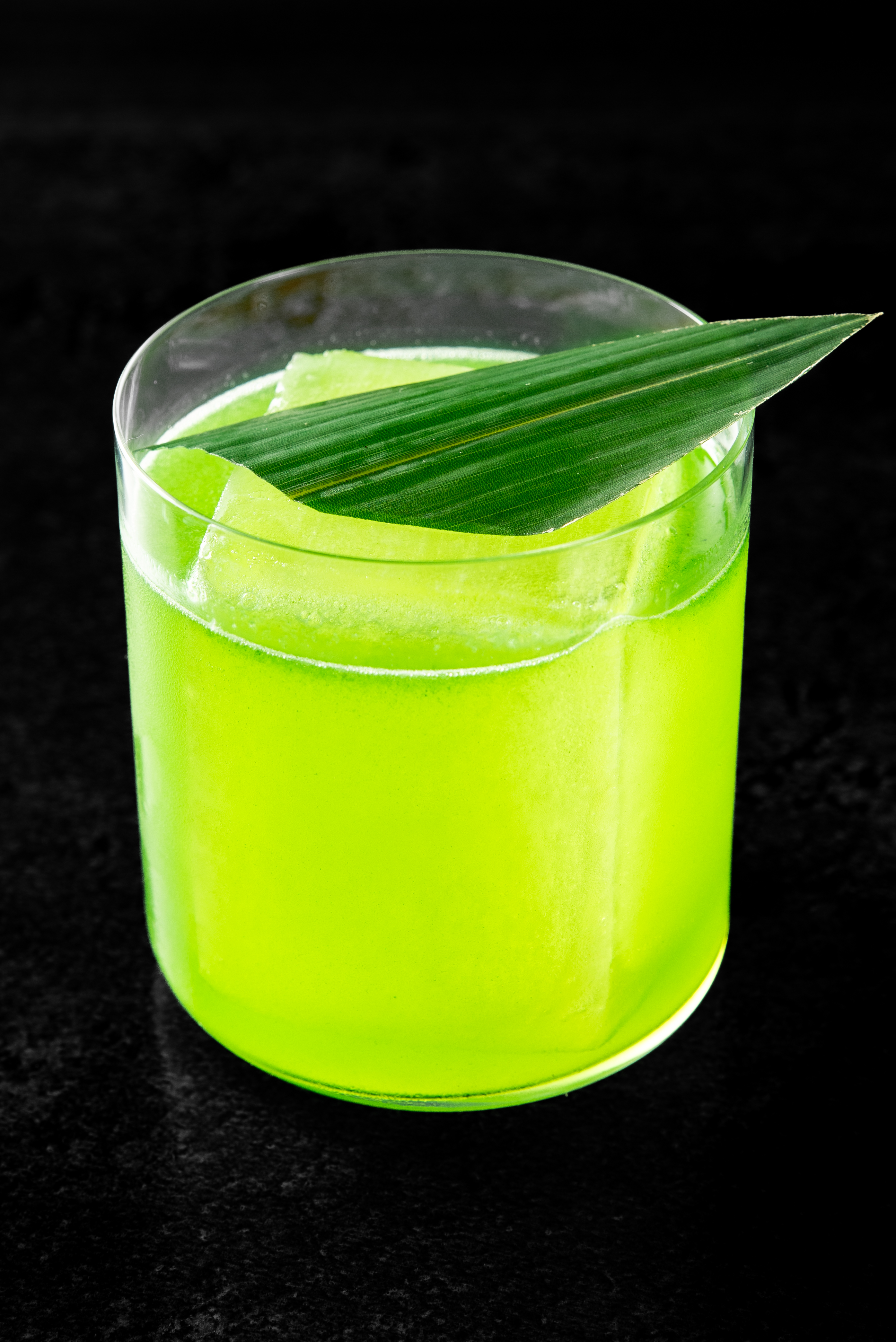 <span style="font-weight: 700;">Basil Smash</span><br>(Джин, базилик, лимон)