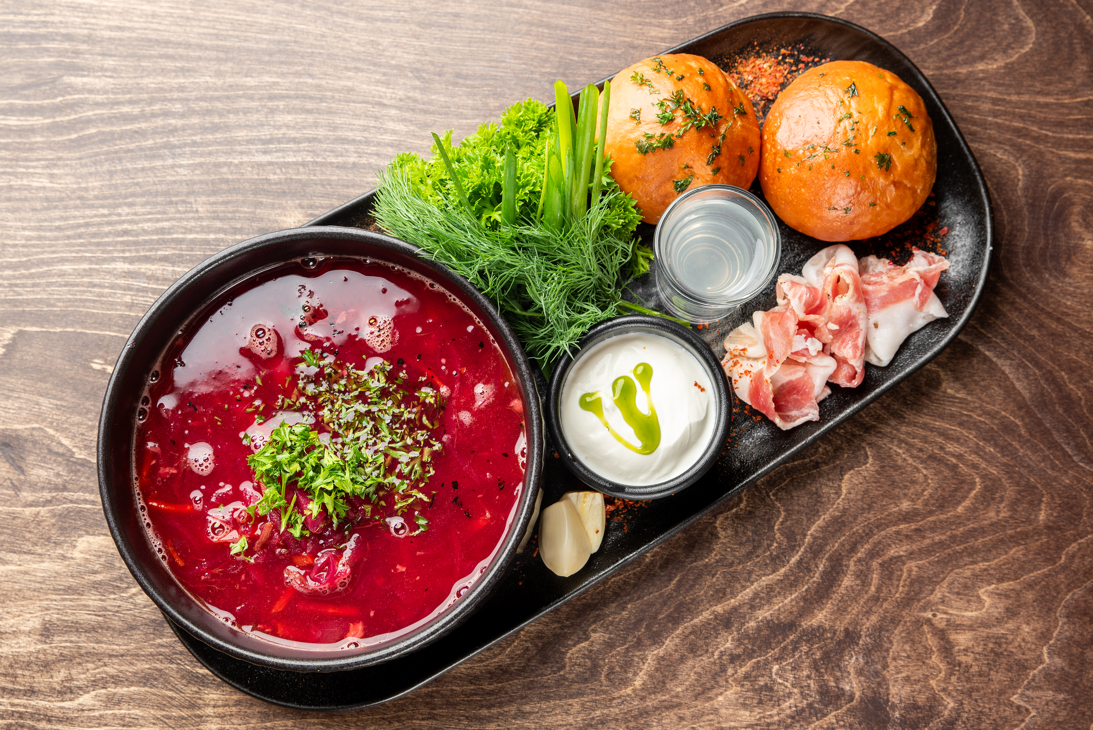 <span color-type="color" style="color:    #ffffff">Борщ с говядиной, сметаной и грудинкой</span>