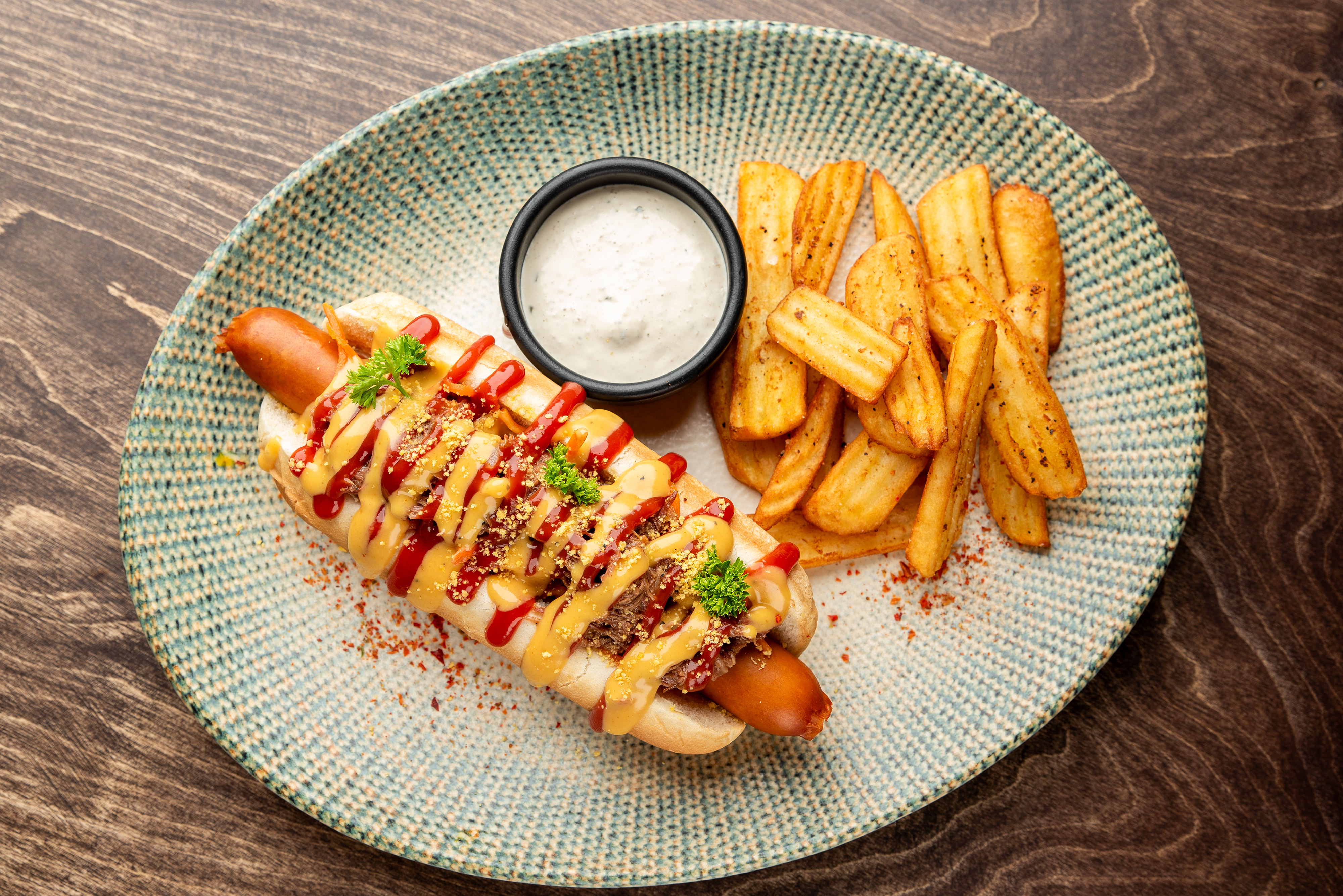 Хот-дог с охотничьей колбаской и копченой говядиной<br>