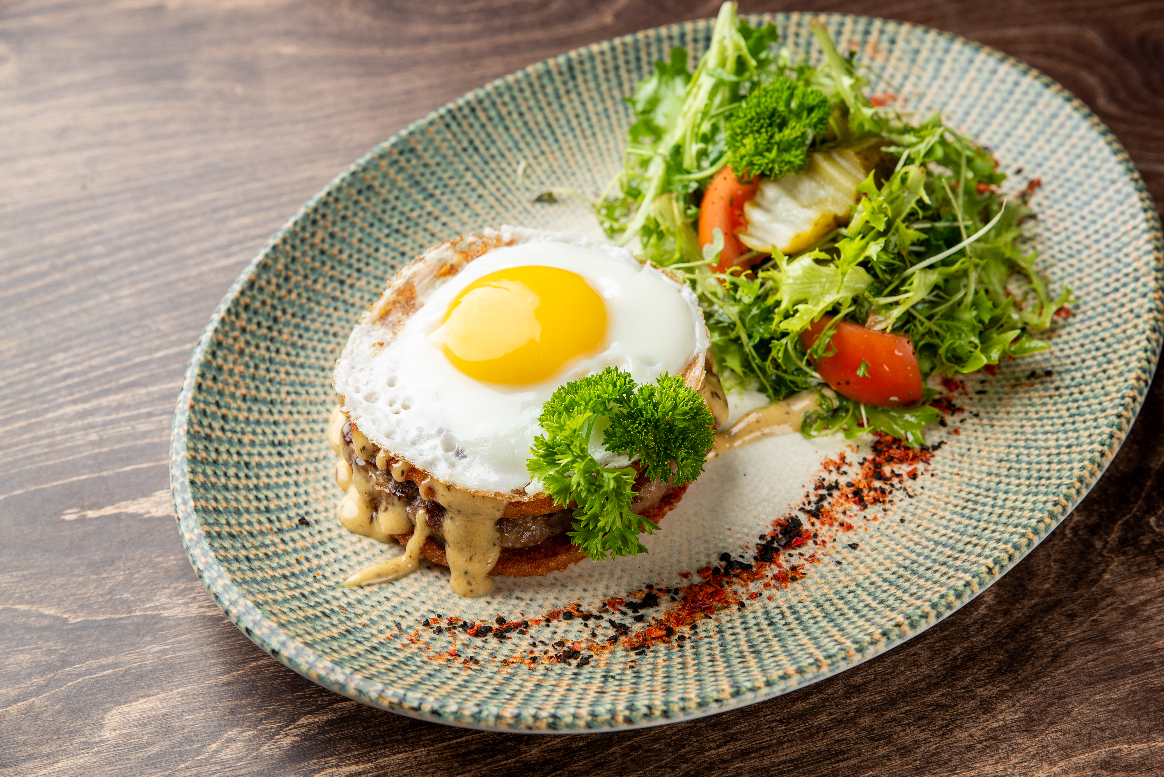 Драники с бифштексом из свинины