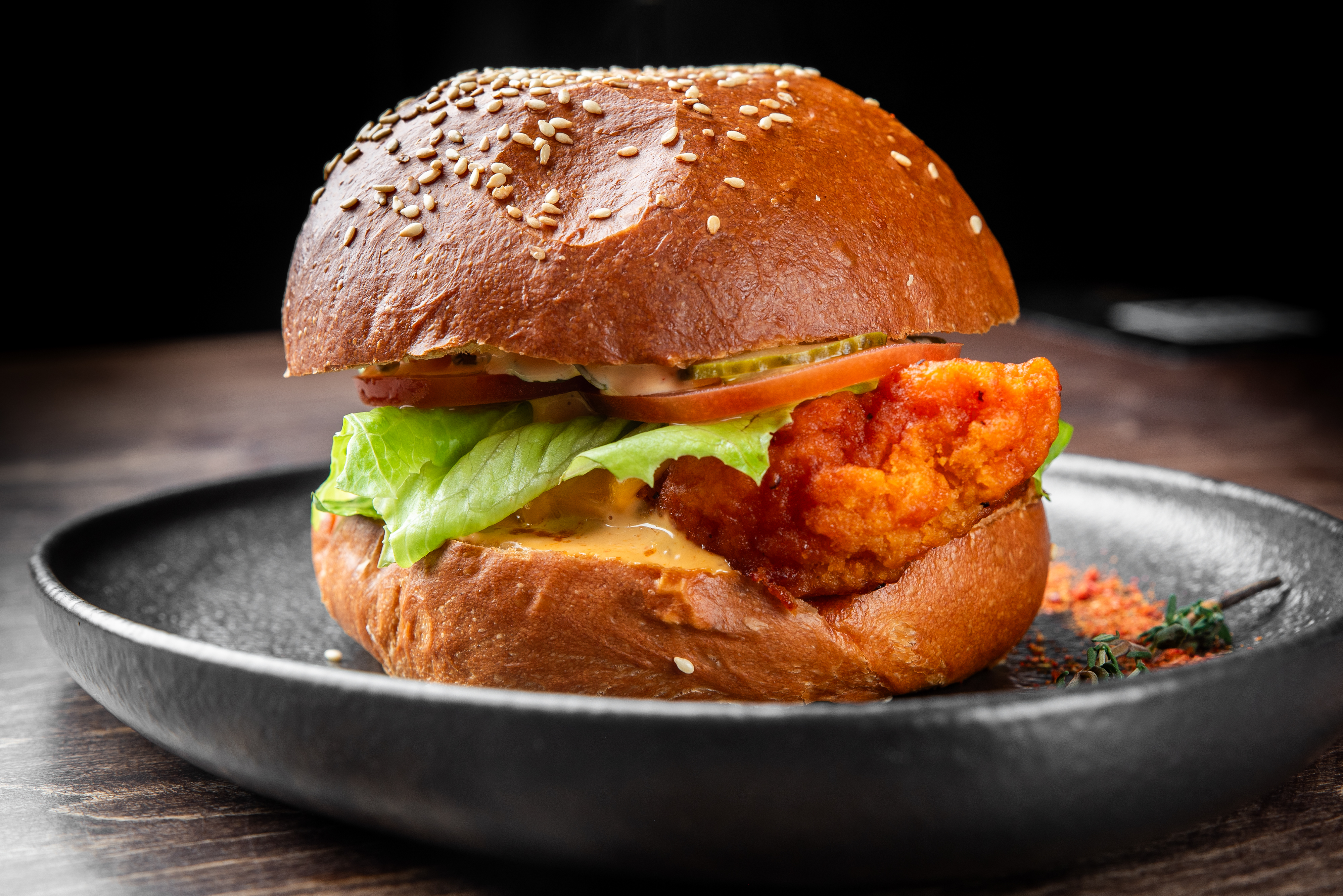 <span color-type="color" style="color:    #ffffff"><span>Спайси бургер</span></span>