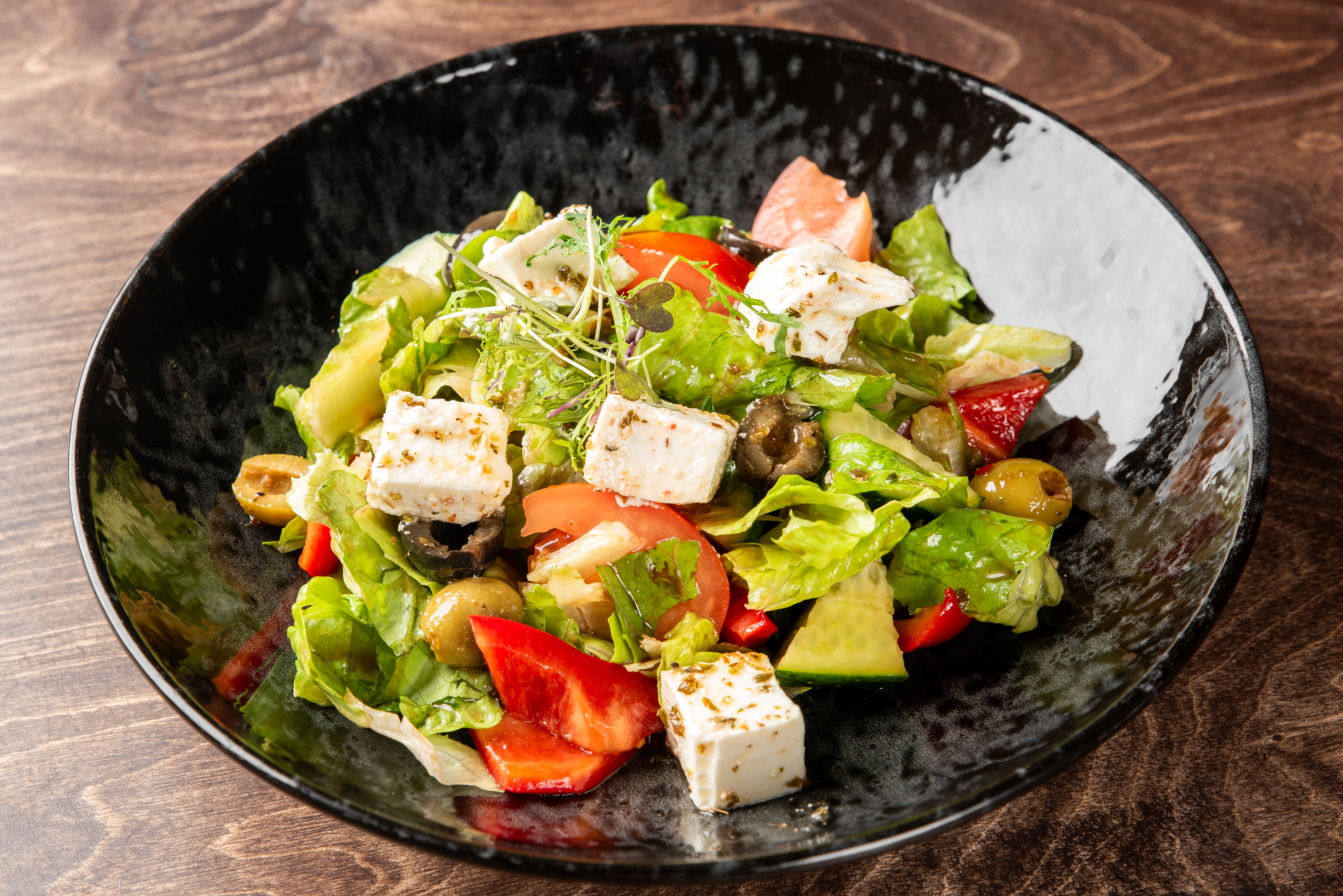 <span color-type="color" style="color:    #ffffff">Овощной салат с маринованным сыром фета<br></span>