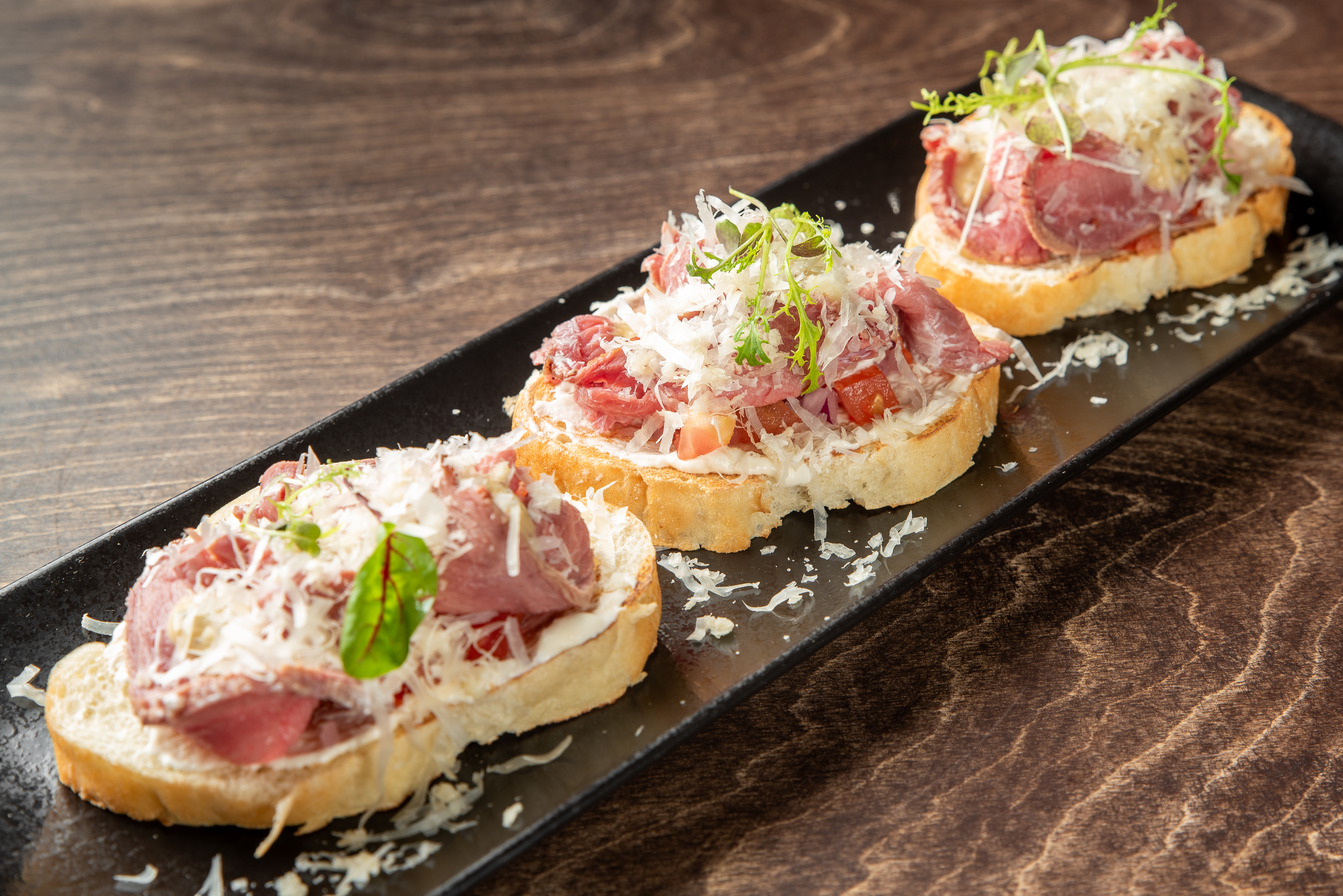 Брускетты с ростбифом<br>