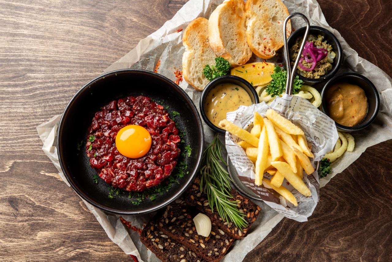 Тартар из говядины на компанию<br>