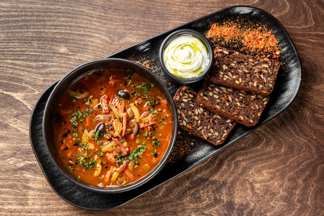 <span color-type="color" style="color:    #ffffff;">Солянка мясная&nbsp;<br></span>